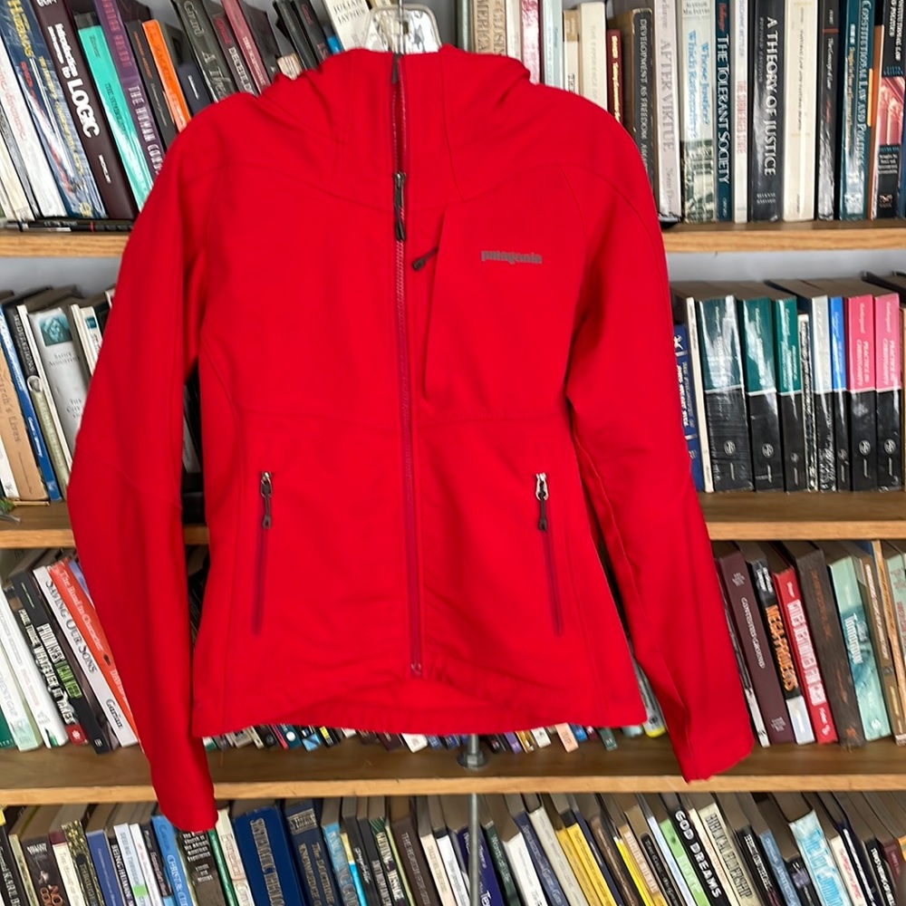 Patagonia women’s red fleece lined medium soft shell jacket